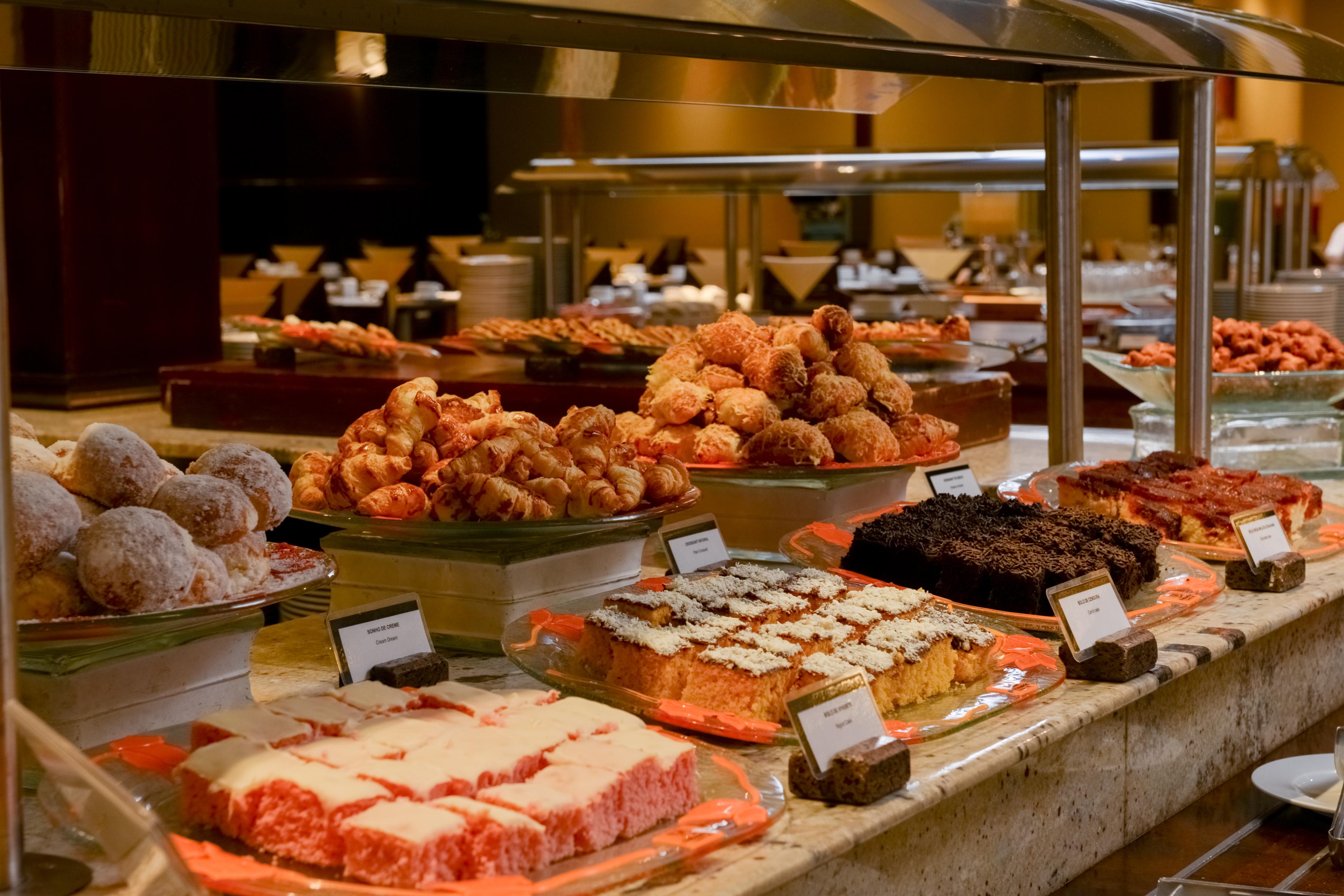 Wish Serrano Resort Грамаду Екстериор снимка A dessert buffet