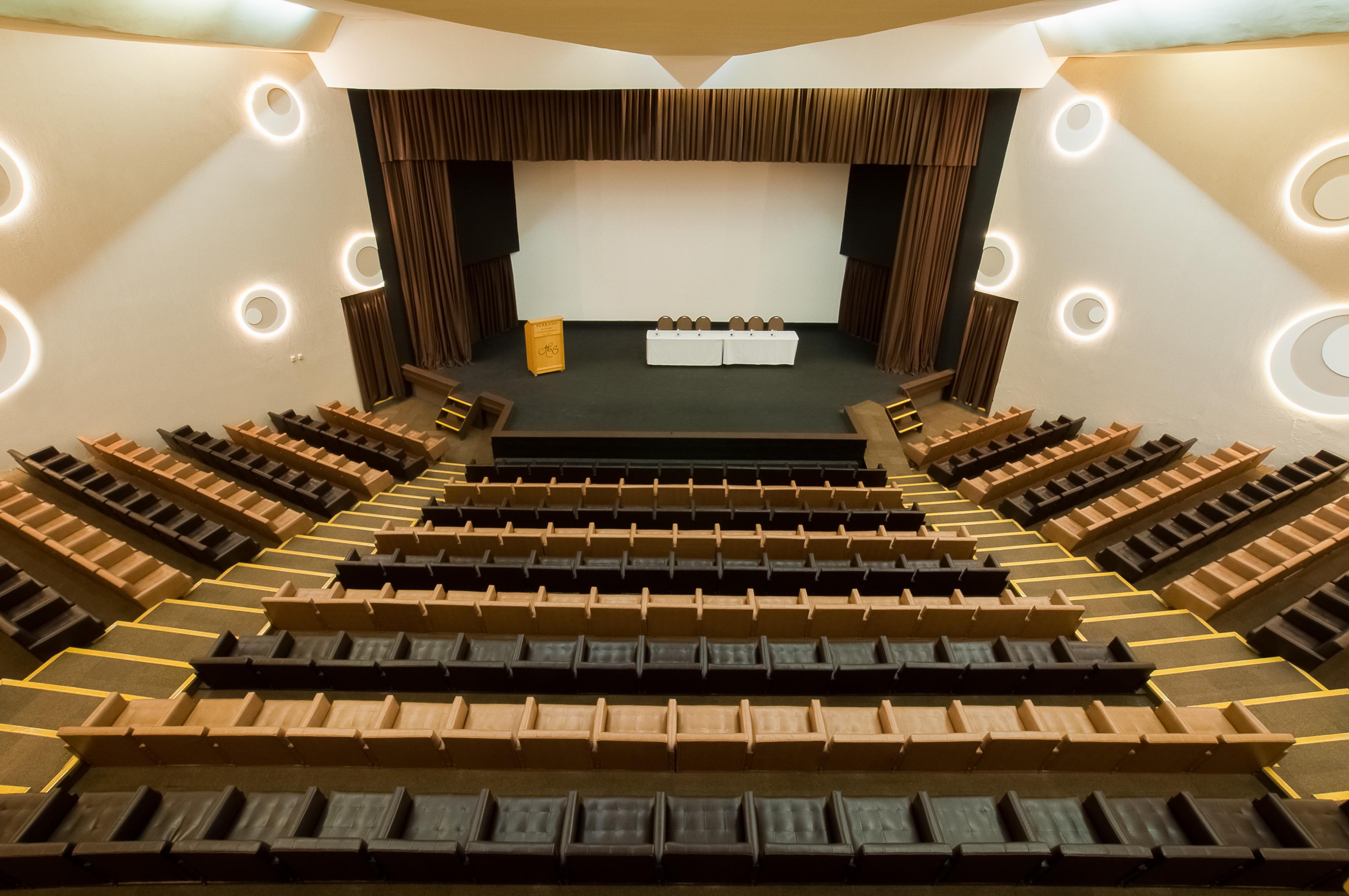Wish Serrano Resort Грамаду Екстериор снимка The auditorium