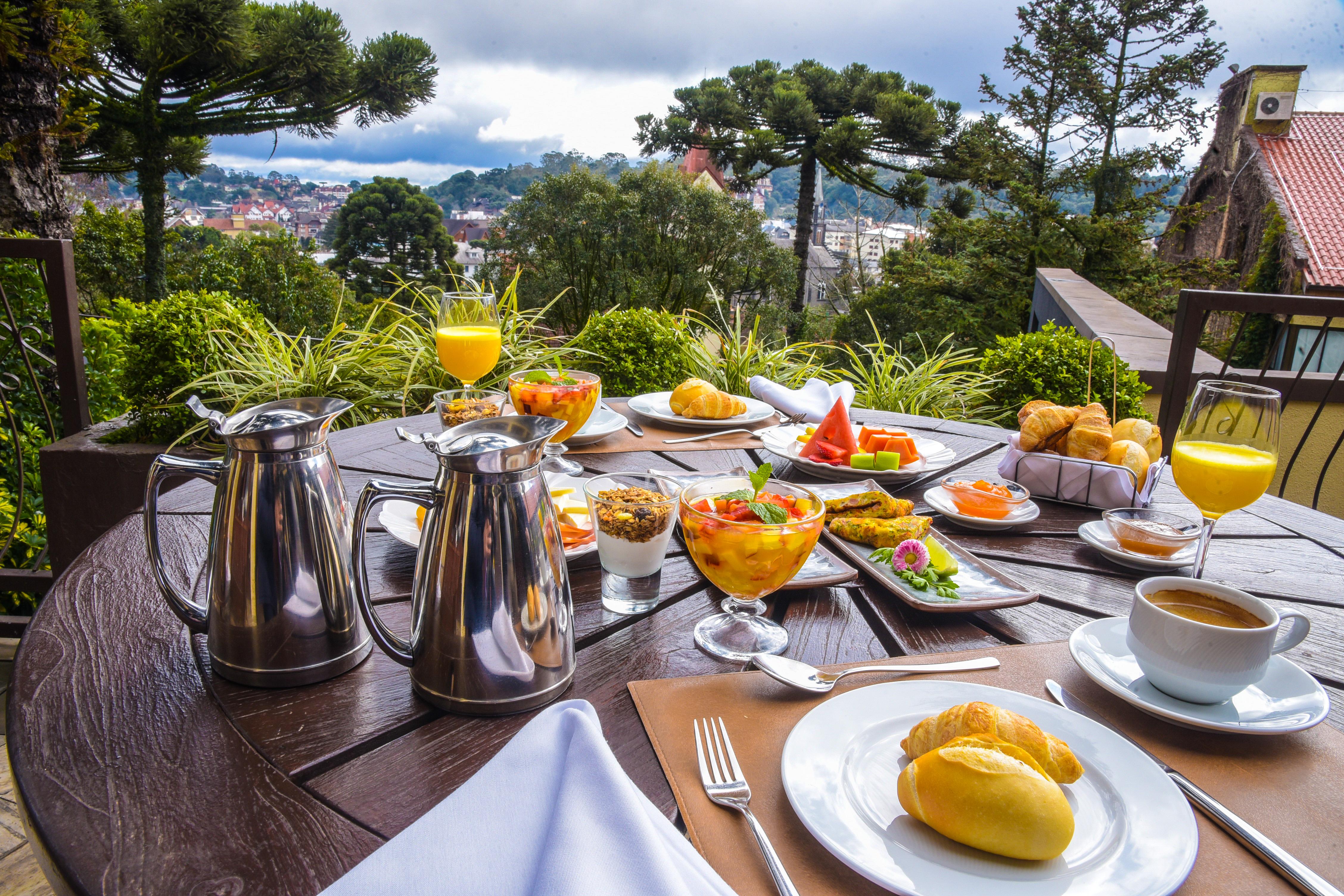 Wish Serrano Resort Грамаду Екстериор снимка Breakfast at the hotel