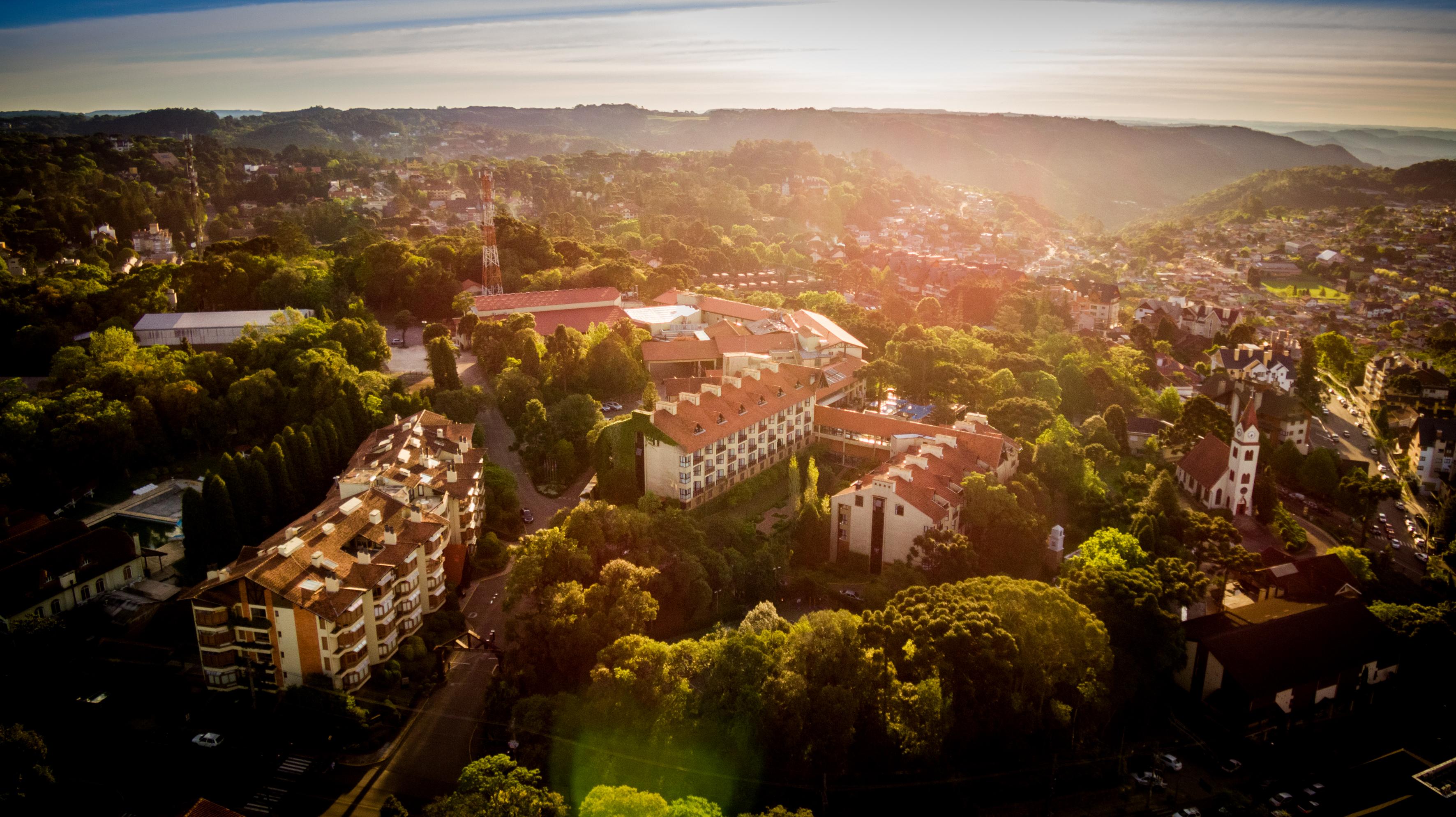 Wish Serrano Resort Грамаду Екстериор снимка Aerial view of the campus