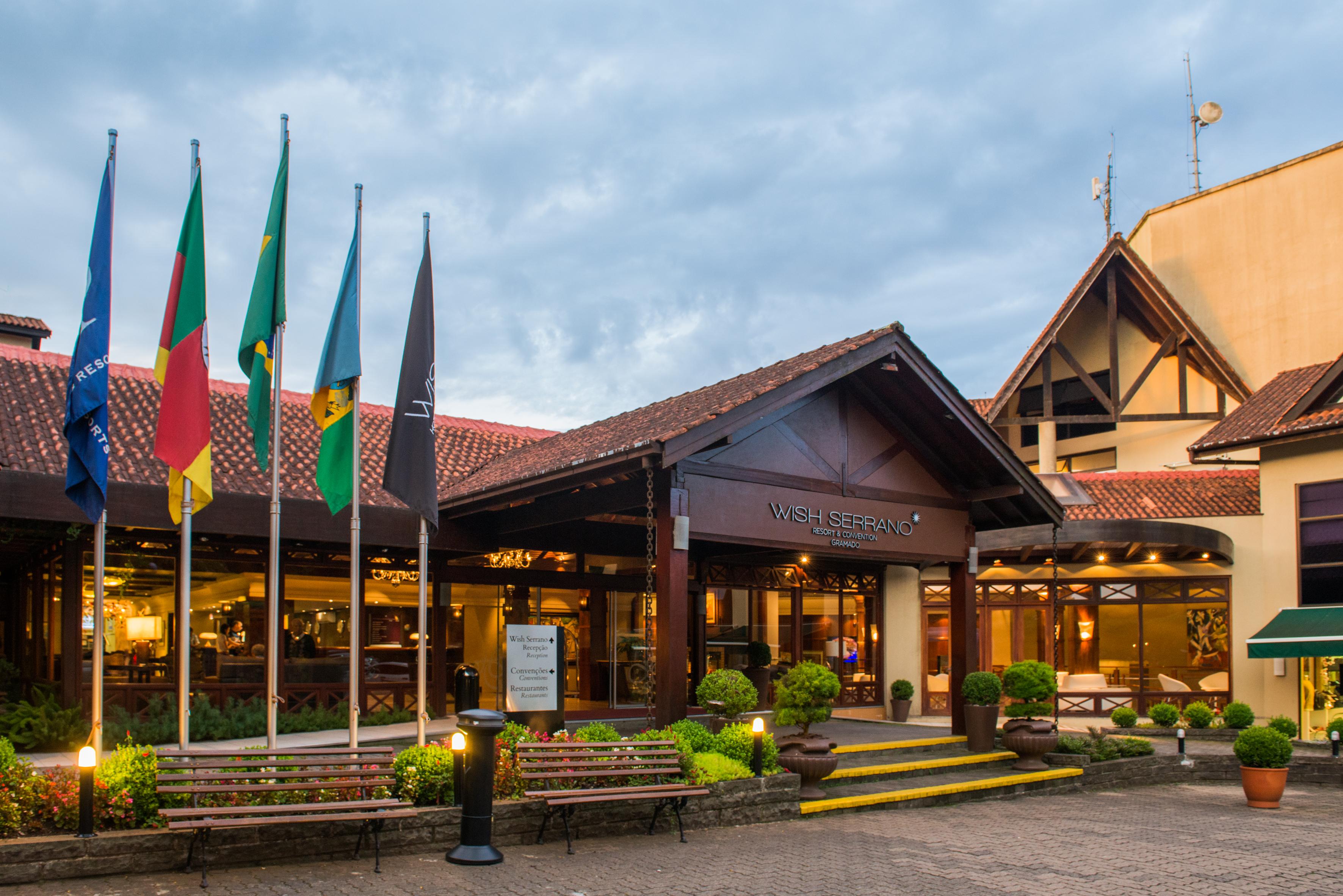 Wish Serrano Resort Грамаду Екстериор снимка The entrance of the hotel